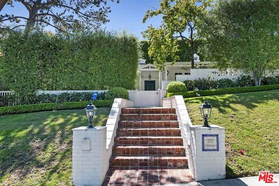 111 S Glenroy Ave - Photo 5 of 50