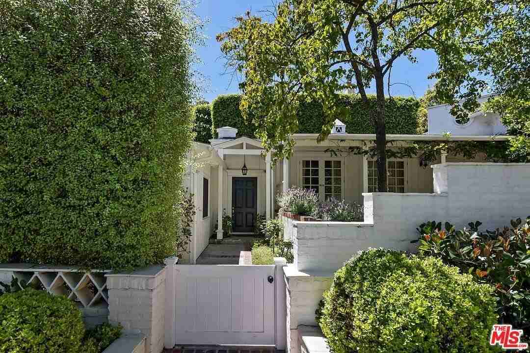 111 S Glenroy Ave - Photo 7 of 50