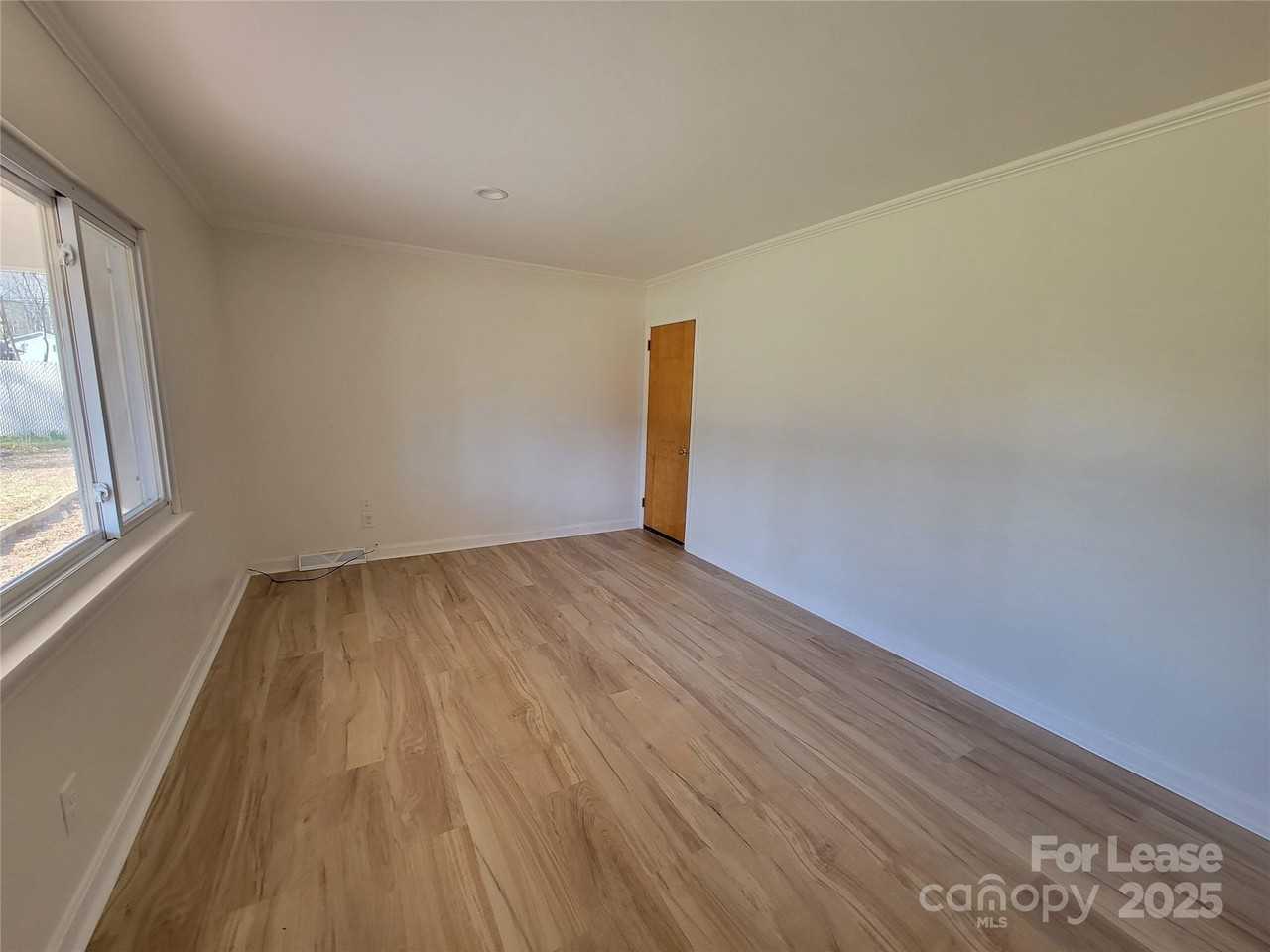 6539 Louglen Cir - Photo 3 of 24