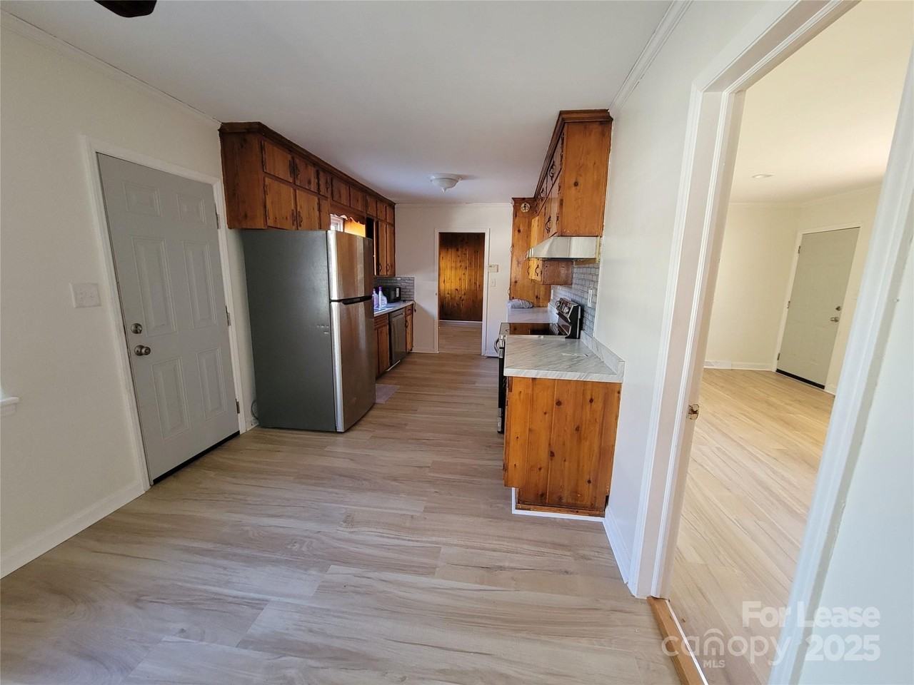 6539 Louglen Cir - Photo 5 of 24