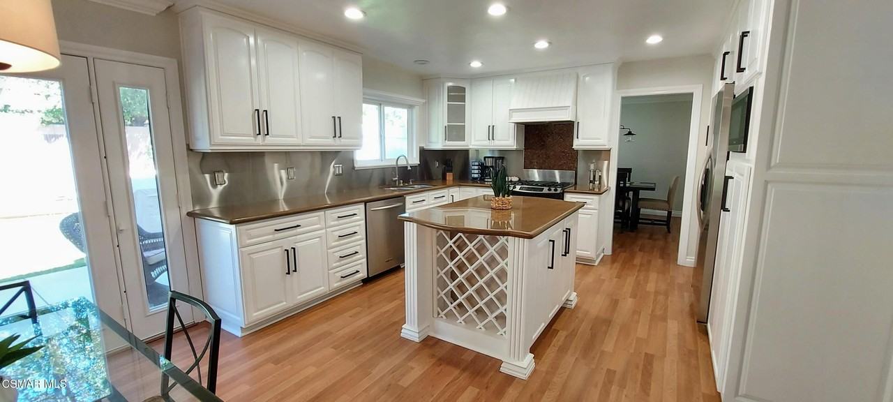 91 Magellan St - Photo 4 of 32