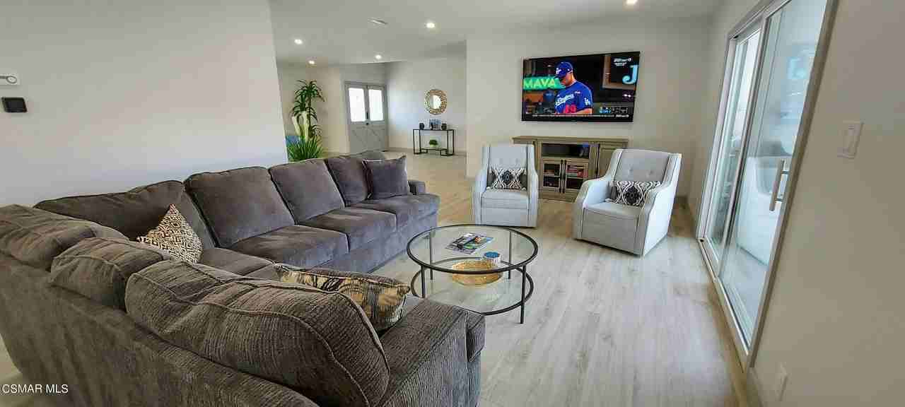 17 Maxine Dr - Photo 2 of 17