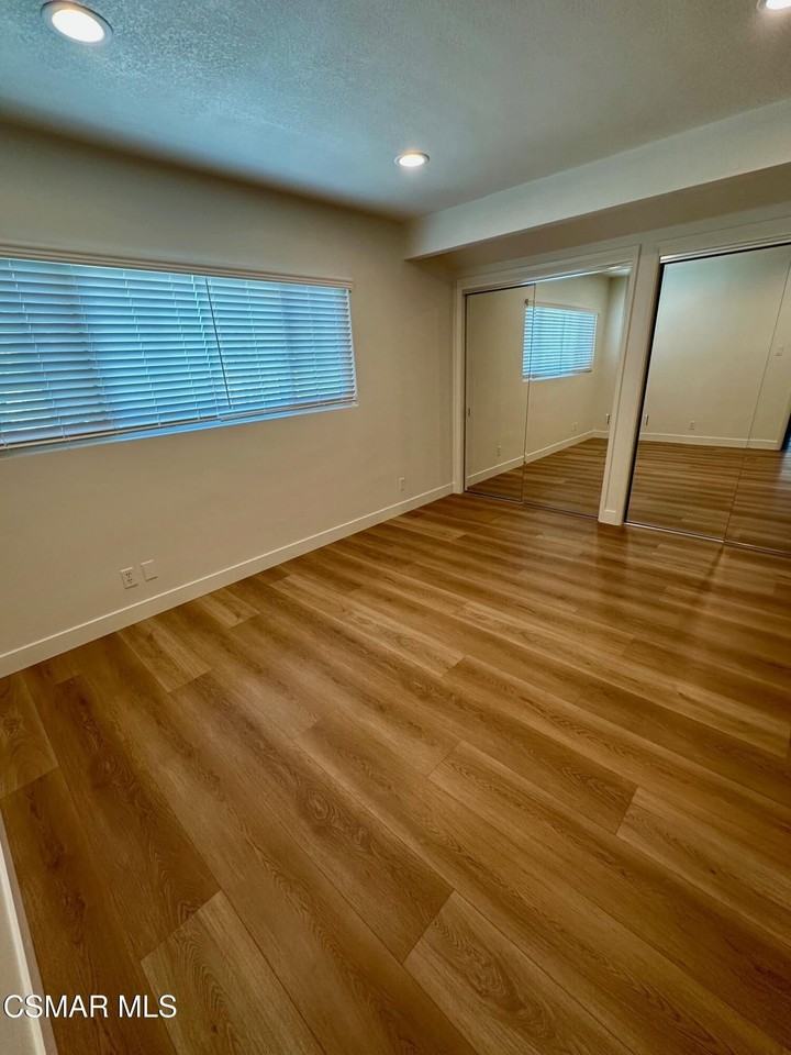 23939 Oxnard St - Photo 6 of 13