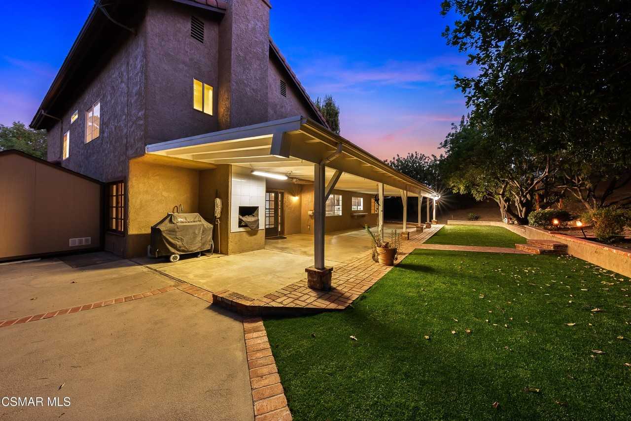 11075 Oso Ave - Photo 3 of 40