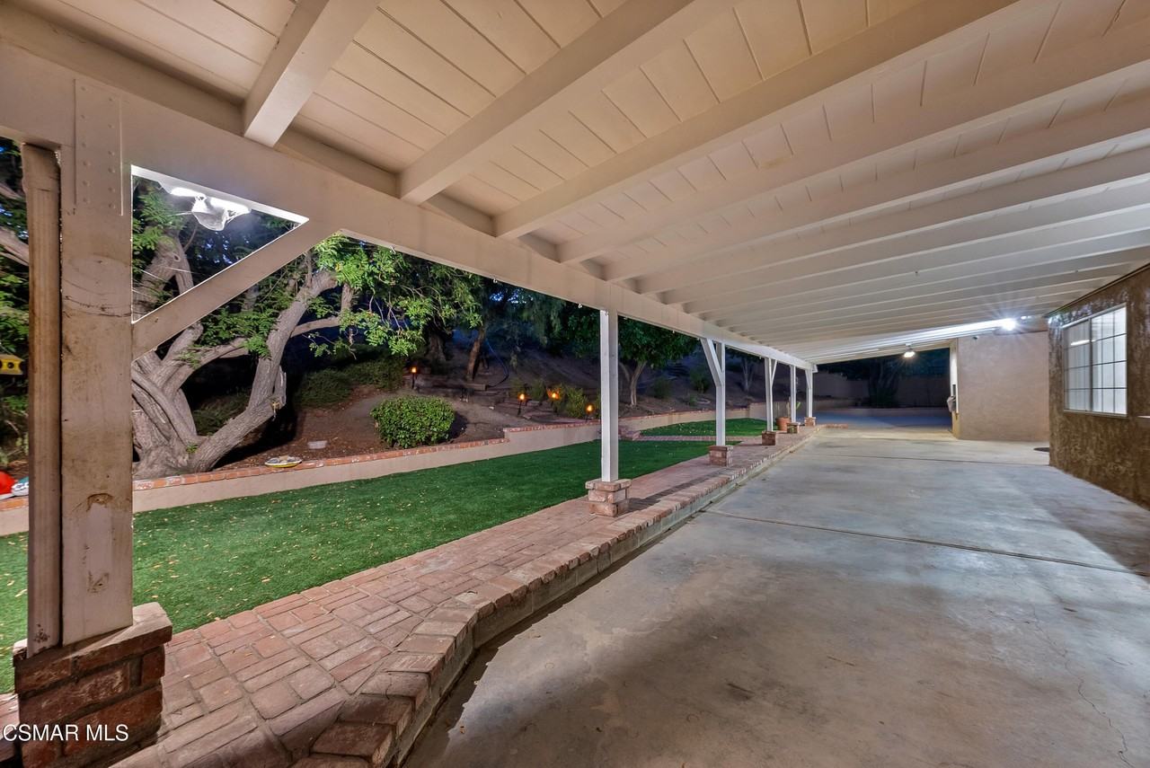 11075 Oso Ave - Photo 4 of 40