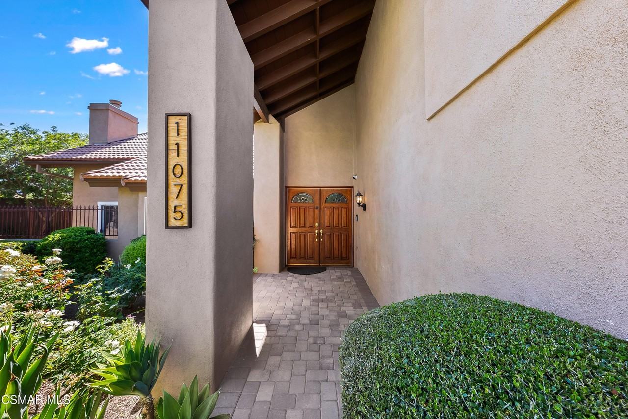 11075 Oso Ave - Photo 5 of 40