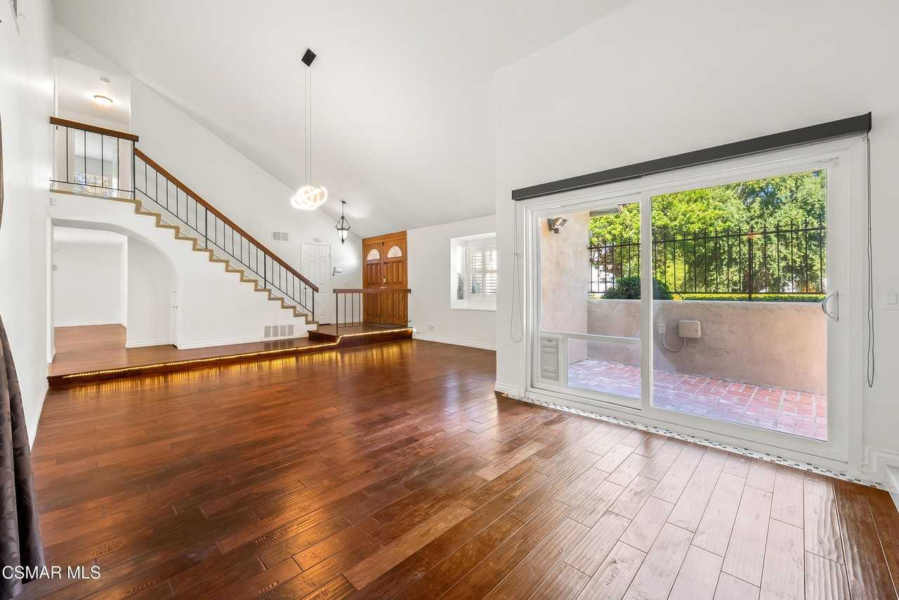 11075 Oso Ave - Photo 7 of 40