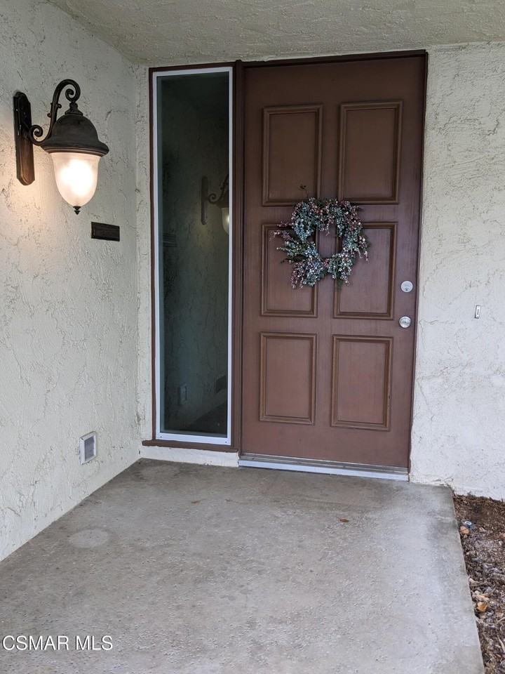 972 Woodlawn Dr - Photo 4 of 25