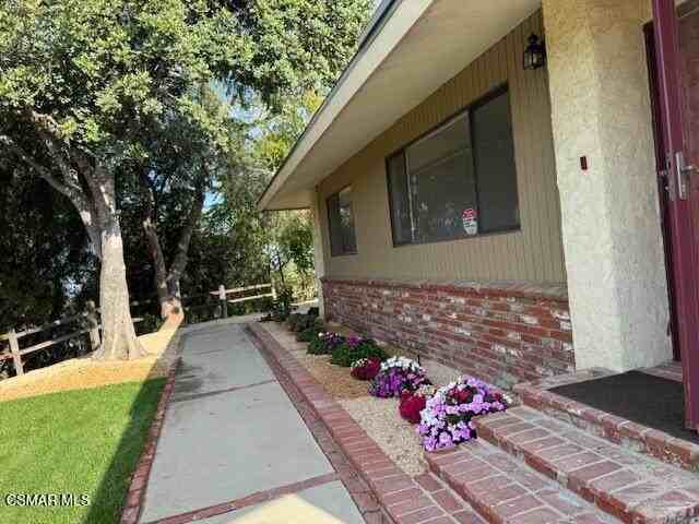 2485 E Hillcrest Dr - Photo 2 of 28