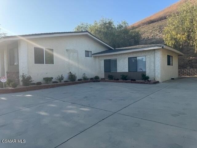 2485 E Hillcrest Dr - Photo 4 of 28