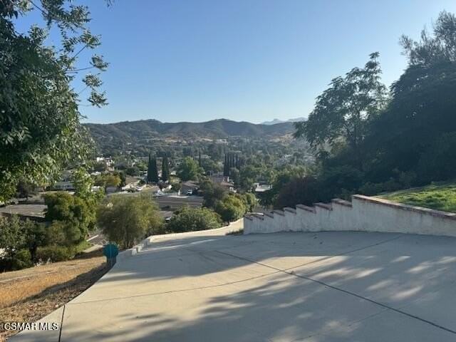 2485 E Hillcrest Dr - Photo 6 of 28