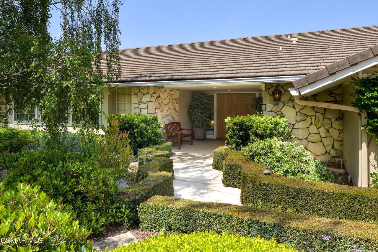 4161 Clubhouse Dr - Photo 2 of 42