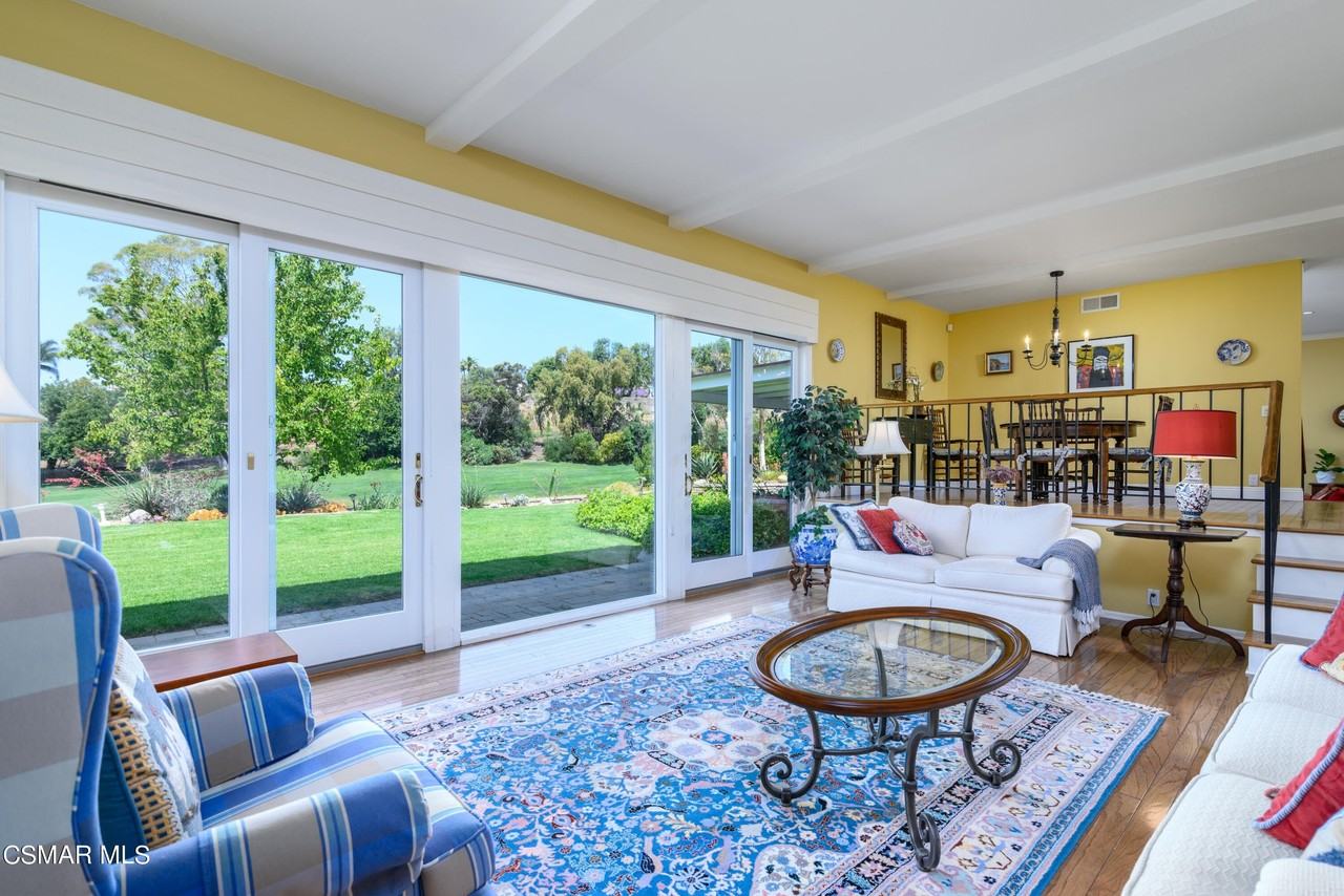 4161 Clubhouse Dr - Photo 4 of 42