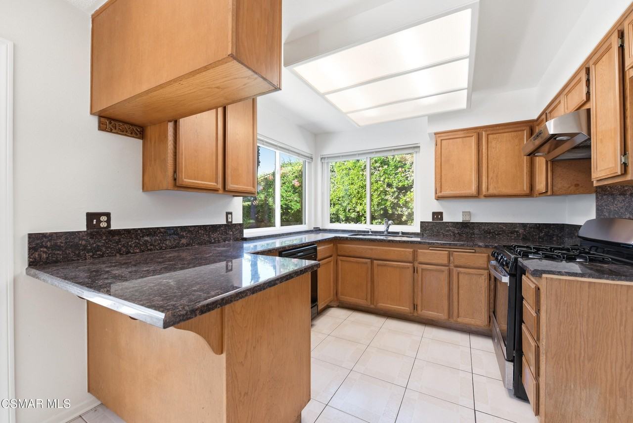 1425 Clayton Way - Photo 3 of 27