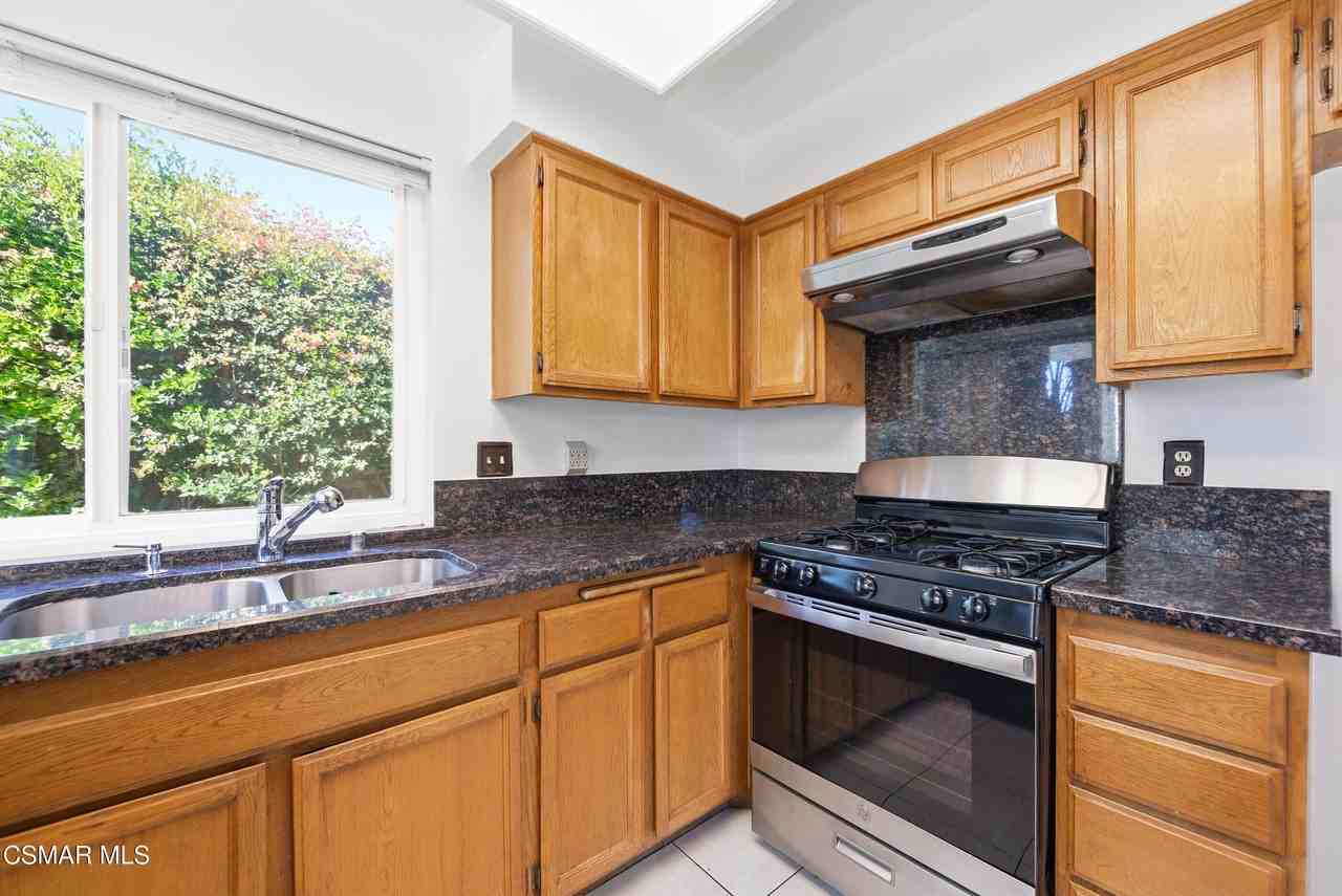 1425 Clayton Way - Photo 5 of 27