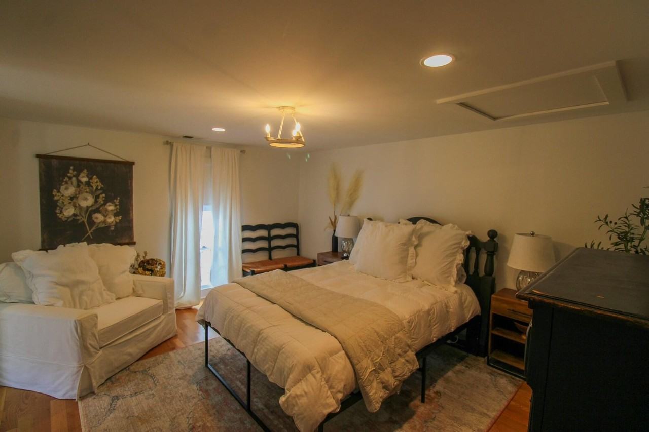 52 Chapel St Apt B #B - Photo 3 of 11