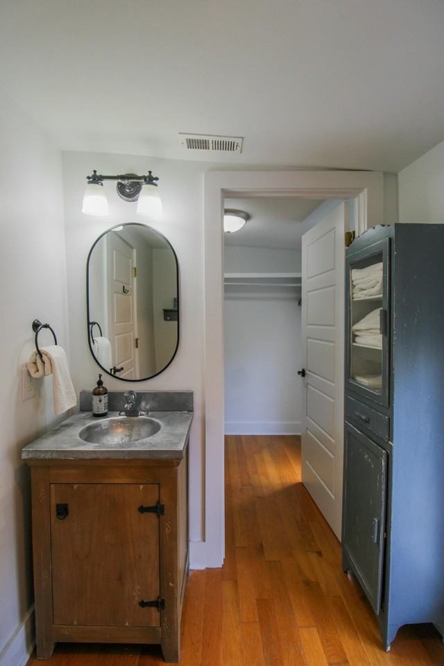 52 Chapel St Apt B #B - Photo 4 of 11