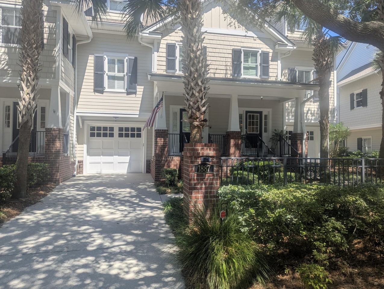 1887 Pierce St - Photo 4 of 48