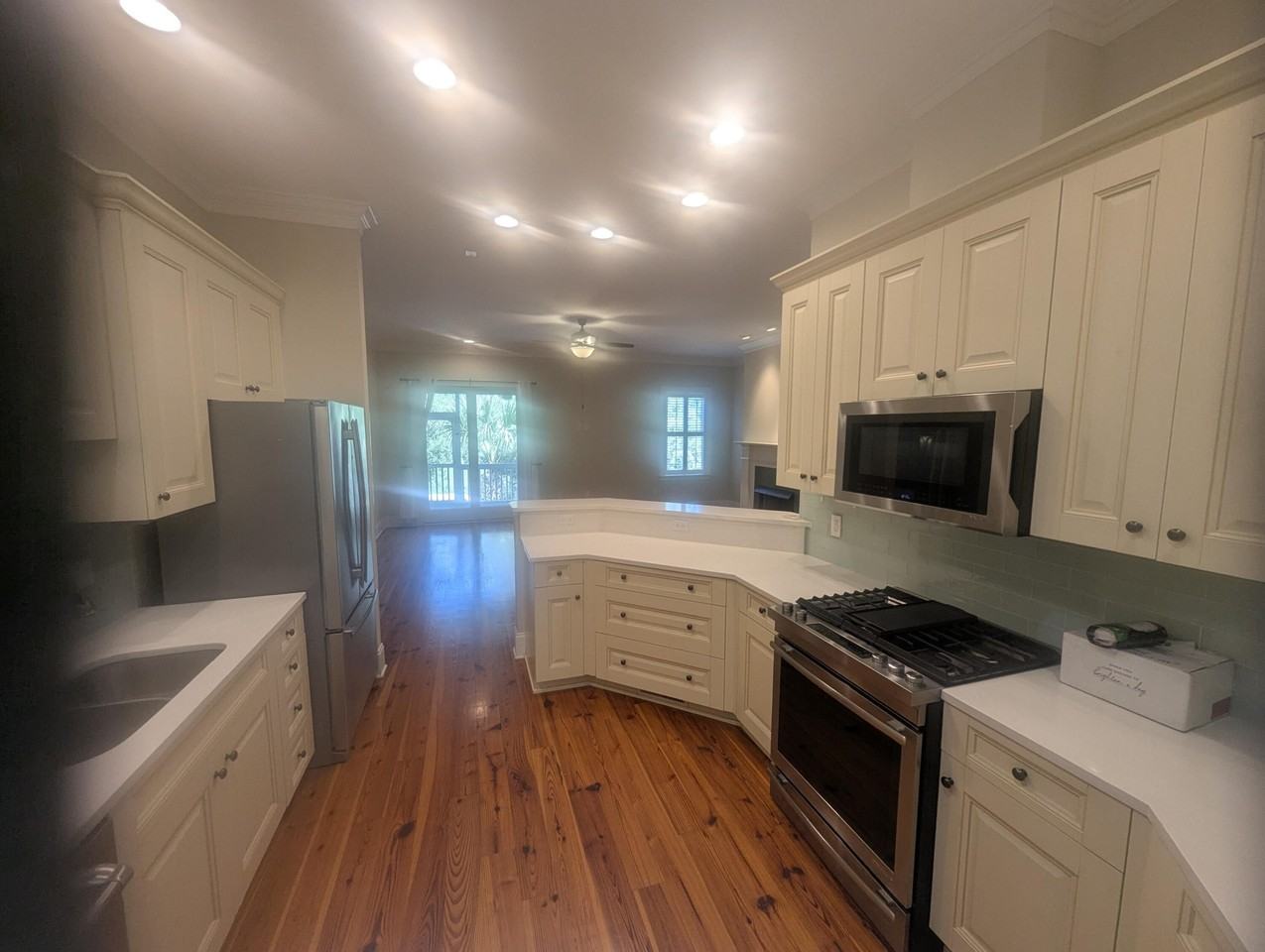 1887 Pierce St - Photo 7 of 48