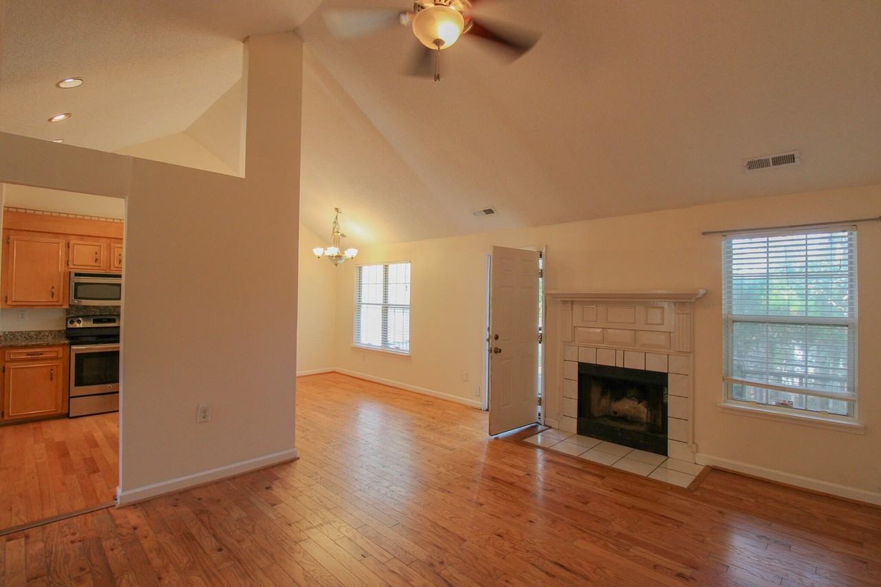 1522 Theresa Dr - Photo 5 of 23