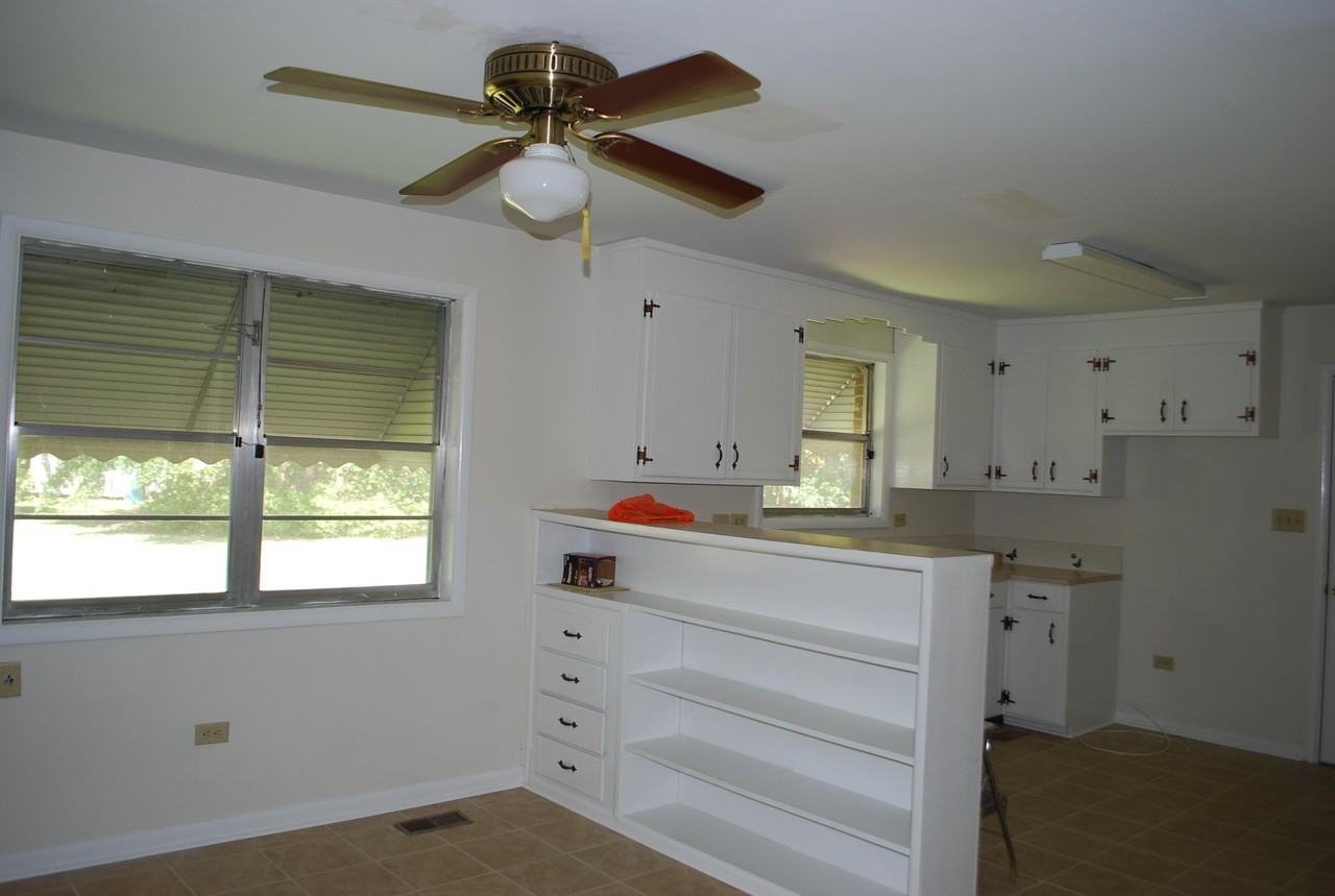 102 Magnolia St - Photo 3 of 11