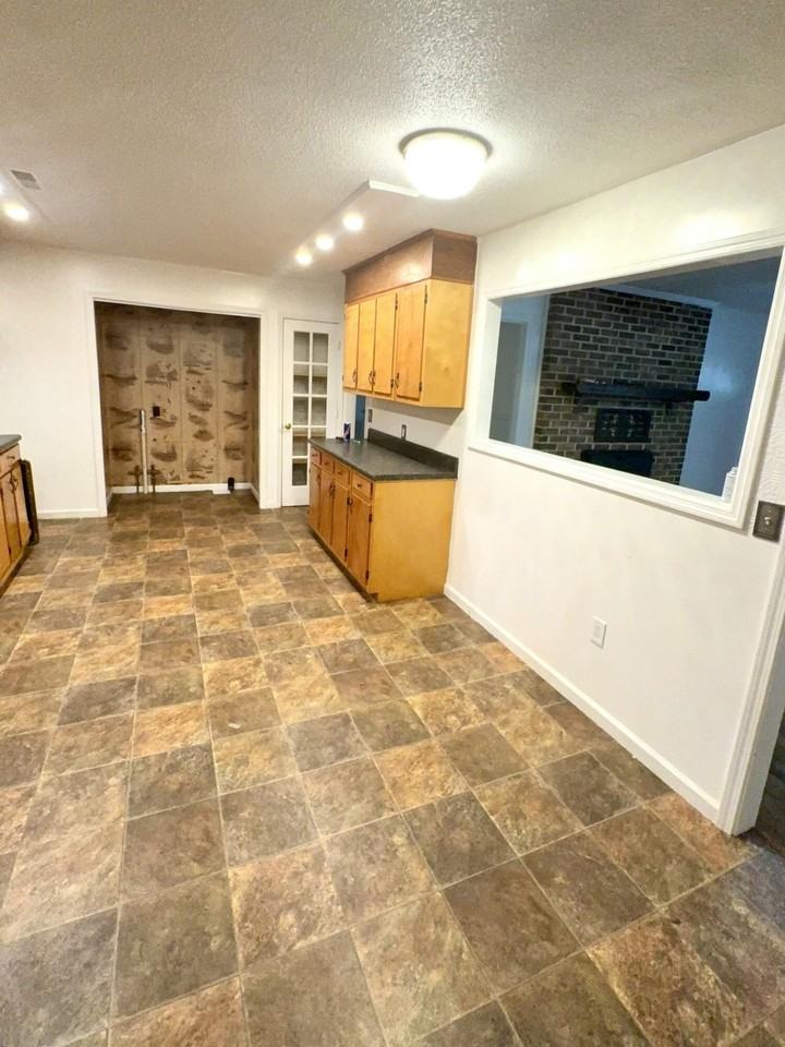 135 Clyde Cir - Photo 7 of 14