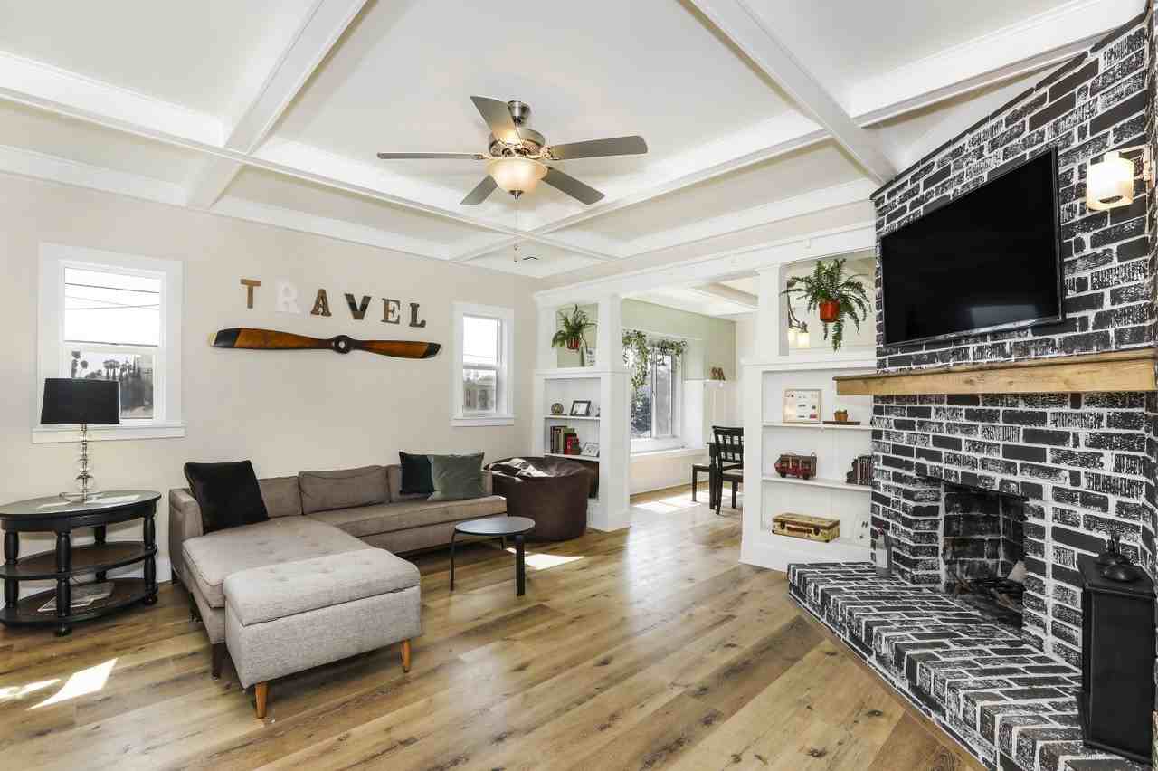 3220 East 6th Street - 6 - Pink #6PINKROOM - Photo 4 of 21