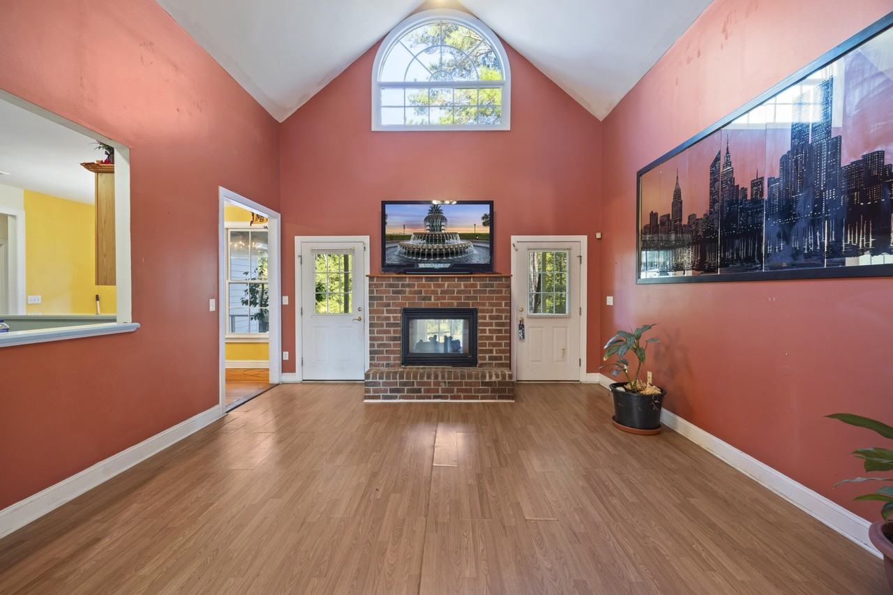 113 Twisted Oak Trl - Photo 2 of 38