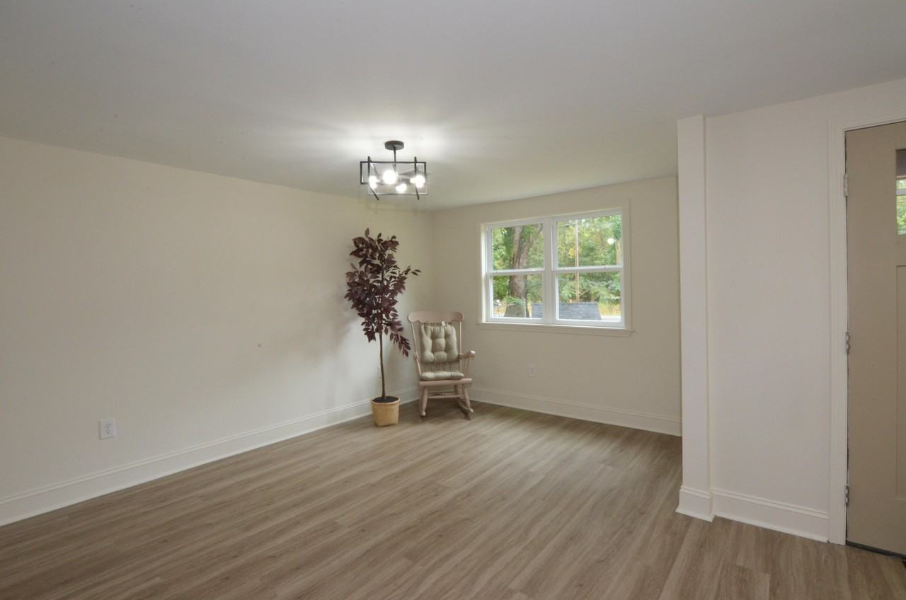 670 Dupre Rd - Photo 5 of 19