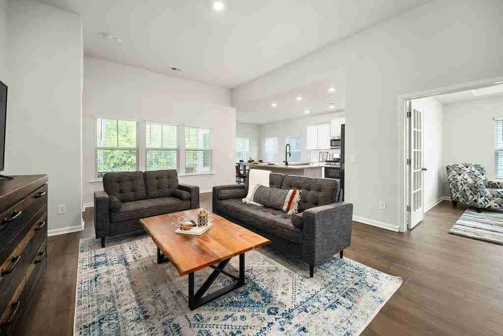 122 Belfort Pl - Photo 5 of 42