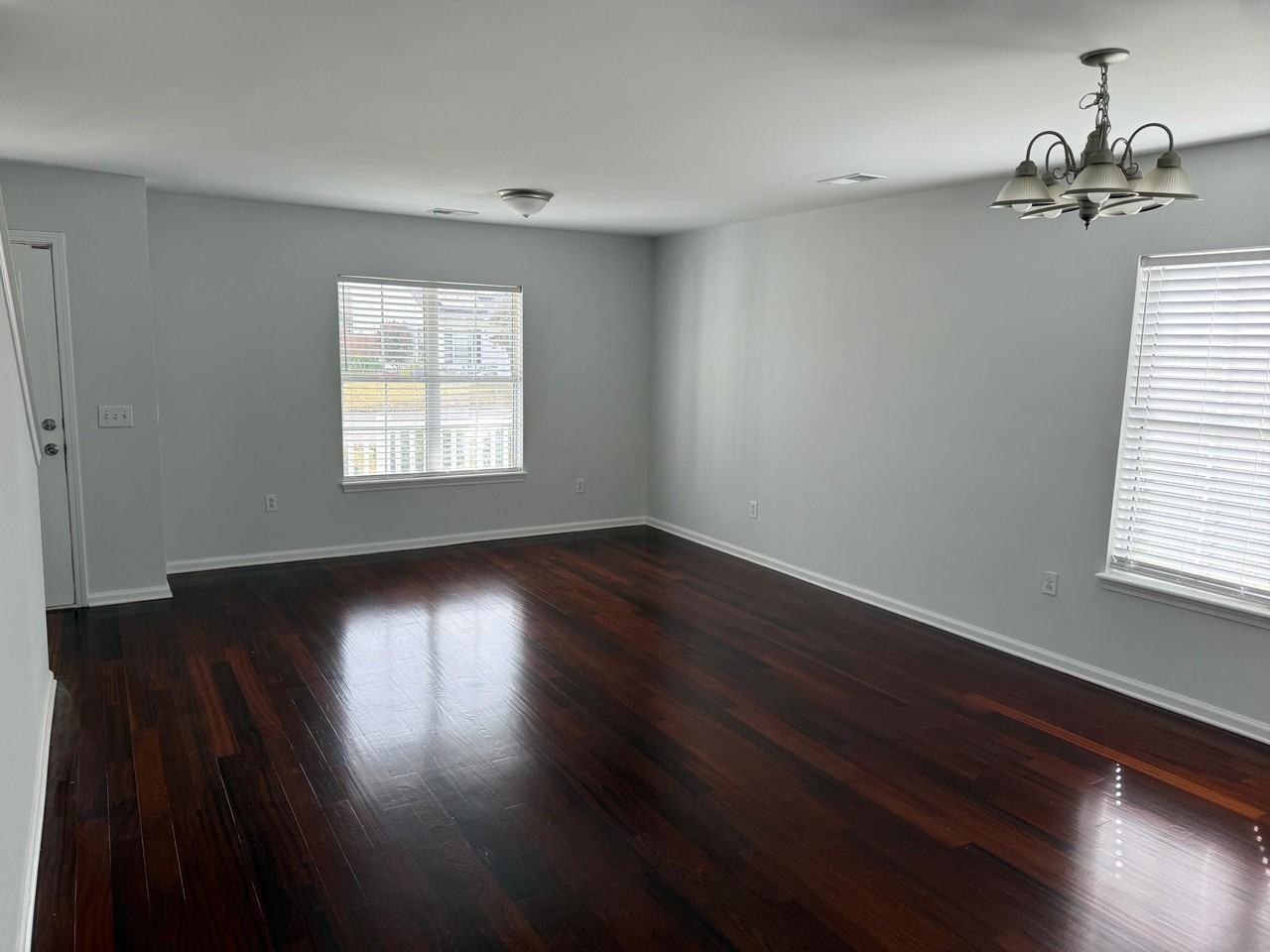 215 S Port Dr - Photo 7 of 18