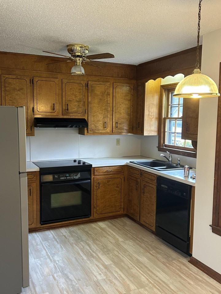 7744 Rosin Dr - Photo 3 of 33