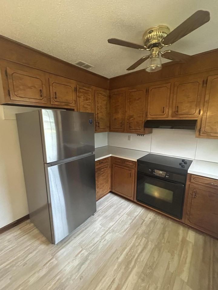 7744 Rosin Dr - Photo 4 of 33