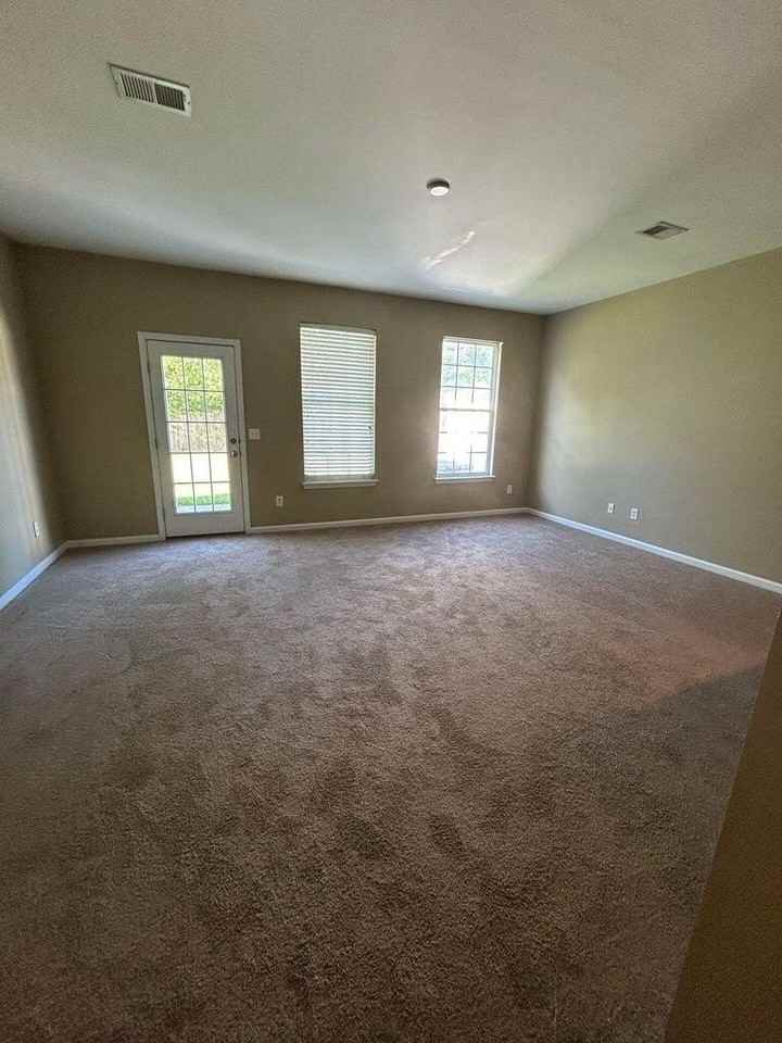 607 Hemingway Cir - Photo 6 of 16