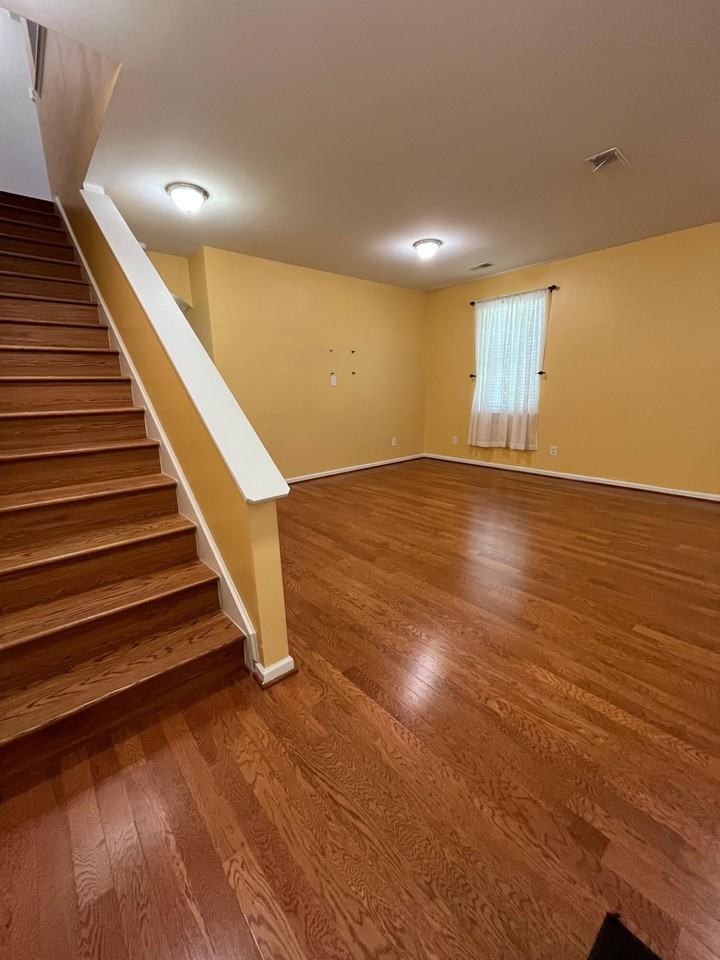 240 Westbrooke Rd - Photo 2 of 29