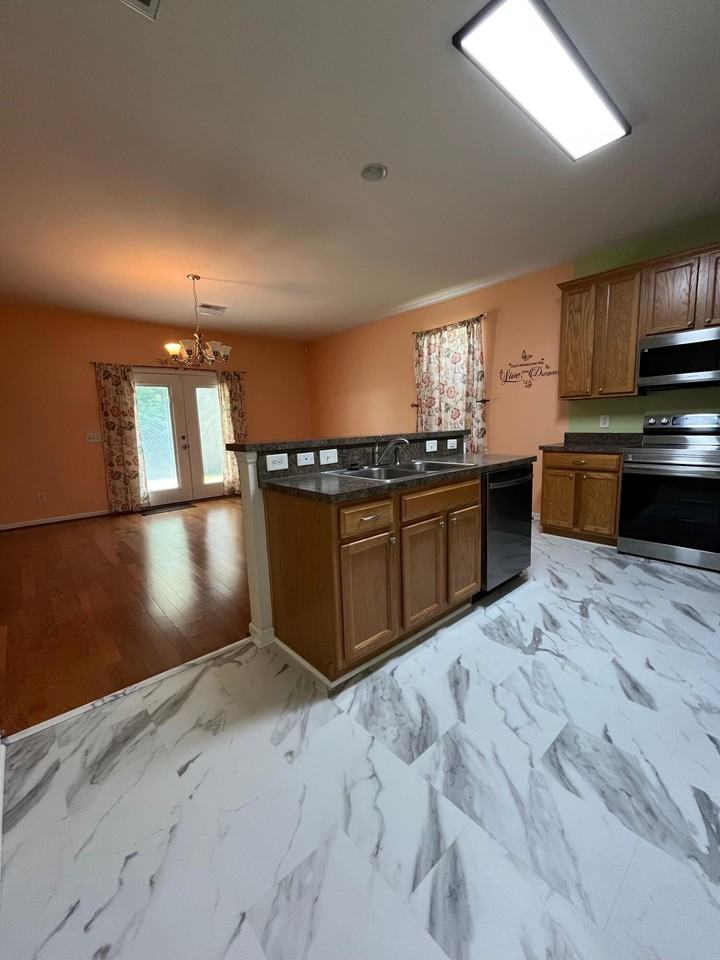 240 Westbrooke Rd - Photo 6 of 29