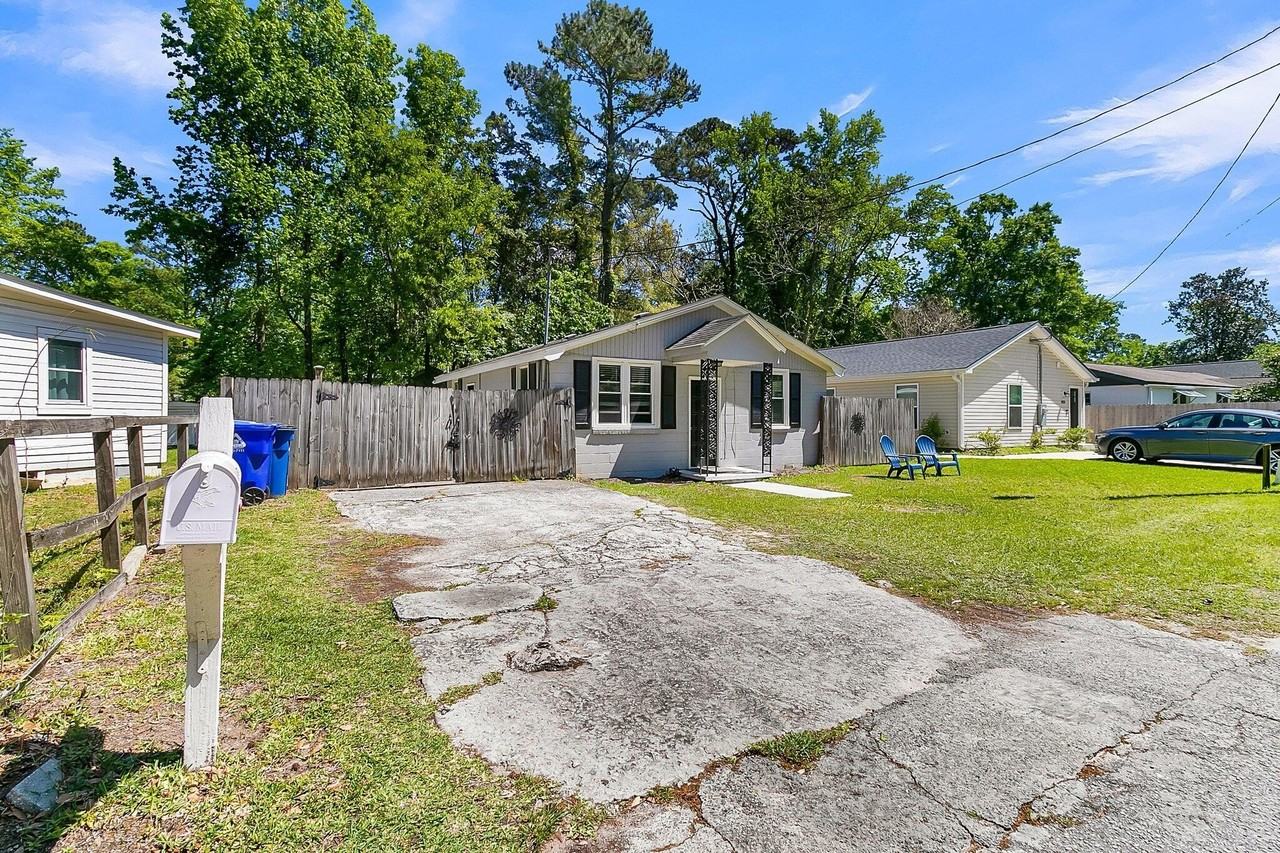 1442 Agatha St - Photo 4 of 23