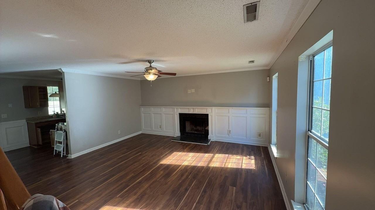 2410 Castlereagh Rd - Photo 4 of 5