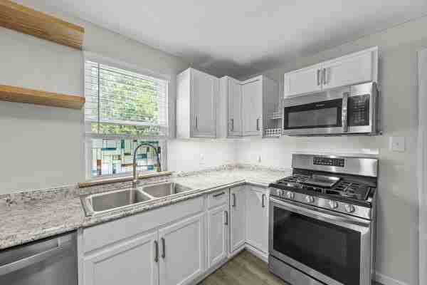 1903 Grayson St - Photo 5 of 16