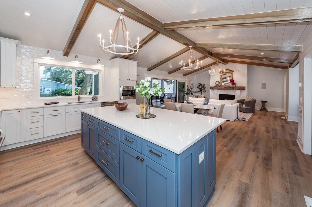 2404 Waterway Blvd - Photo 3 of 11