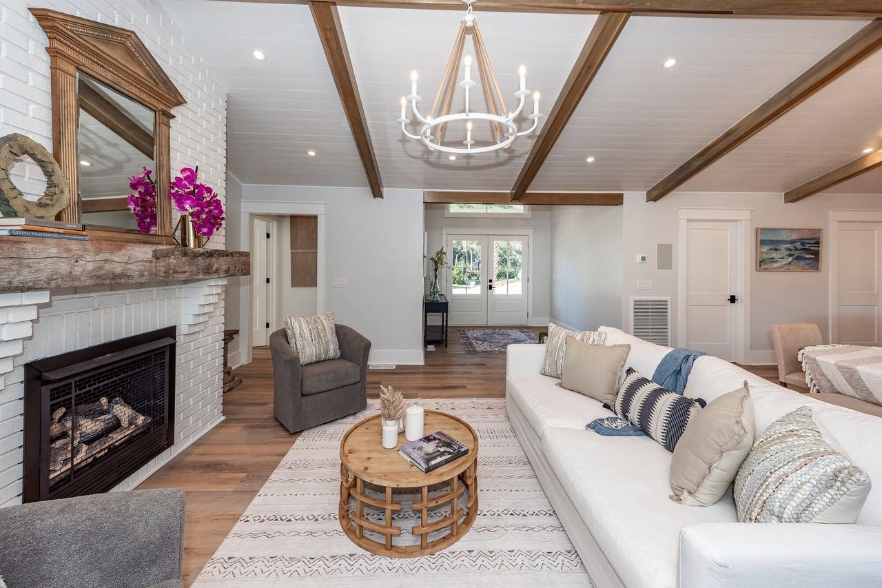 2404 Waterway Blvd - Photo 4 of 11