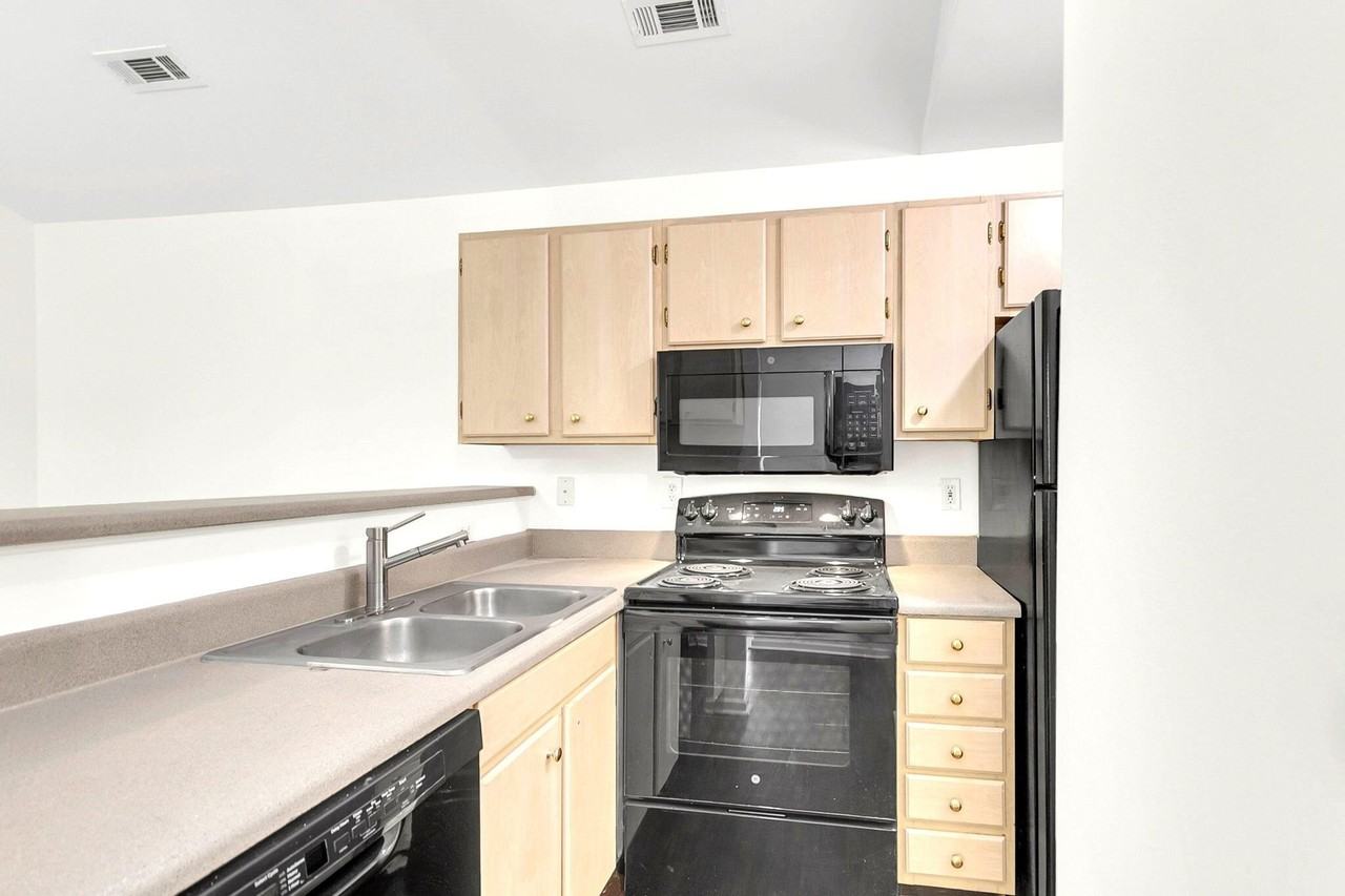 188 Midland Pkwy Apt 412 #412 - Photo 4 of 30