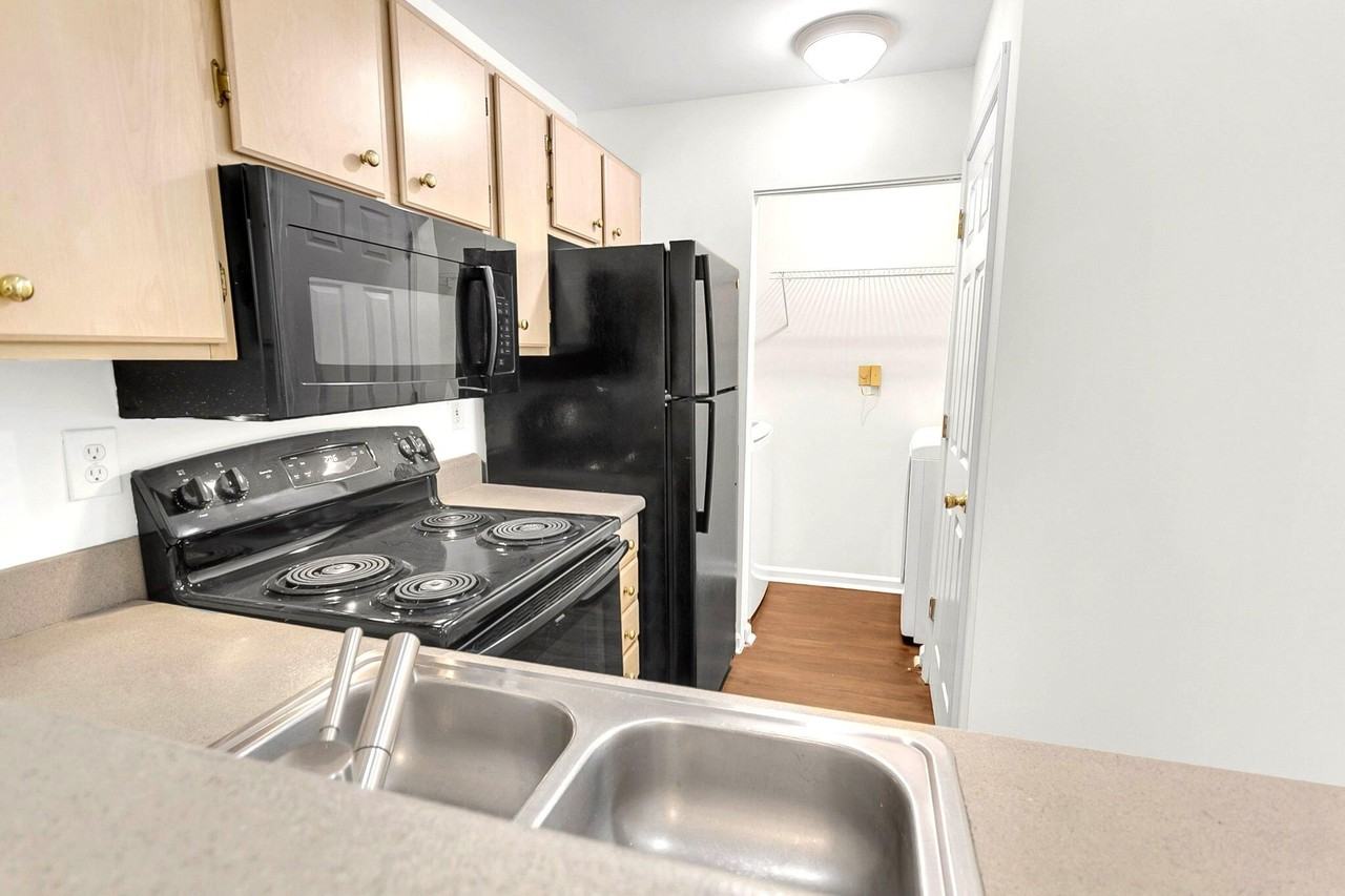 188 Midland Pkwy Apt 412 #412 - Photo 5 of 30