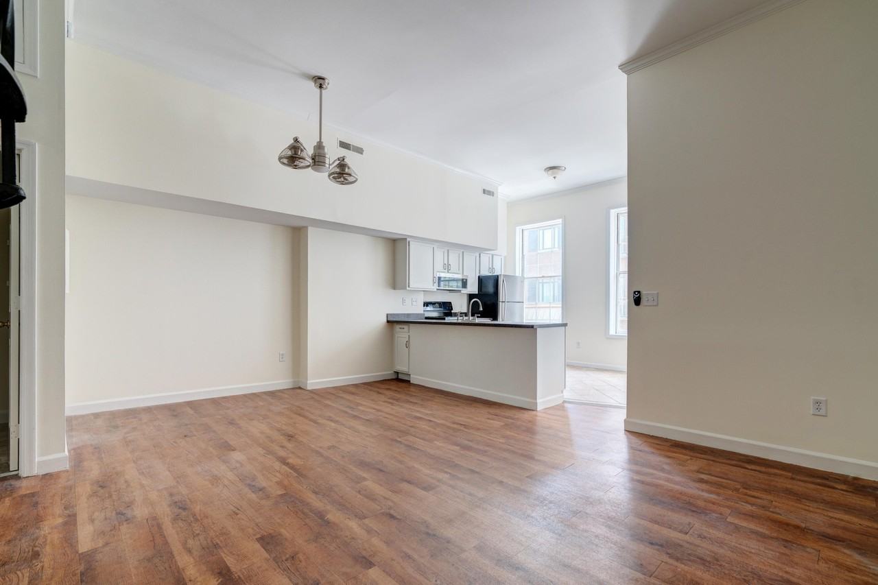 235 King St Apt 1 #1 - Photo 7 of 22