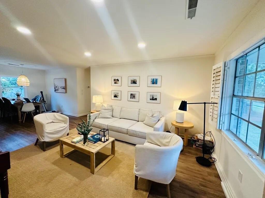 936 Lansing Dr Apt D #D - Photo 5 of 33