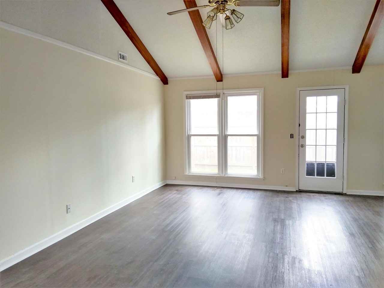 101 Mulberry Dr - Photo 3 of 24