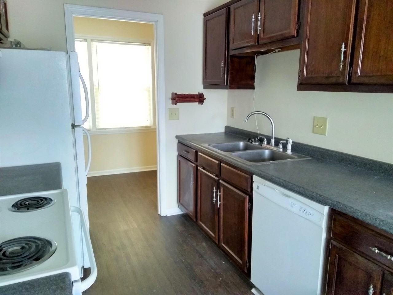 101 Mulberry Dr - Photo 5 of 24