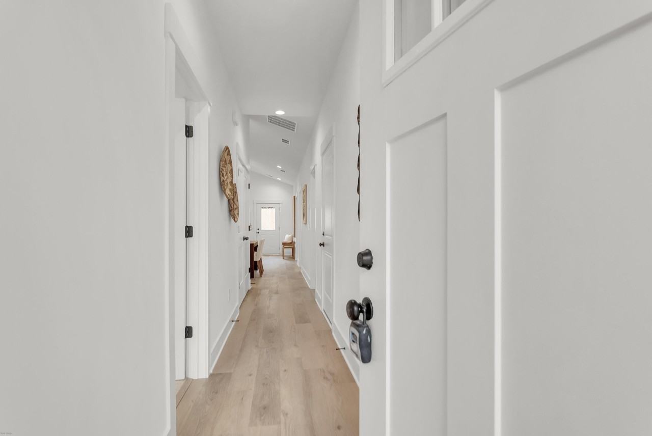 2304 Delano St - Photo 2 of 22