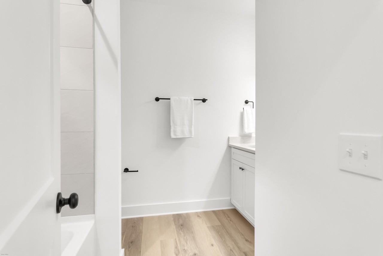 2304 Delano St - Photo 7 of 22