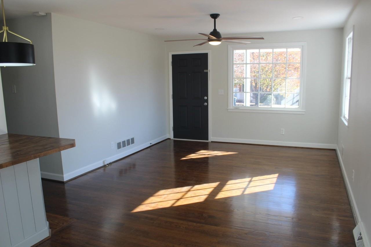 955 Laurie Ln - Photo 7 of 13